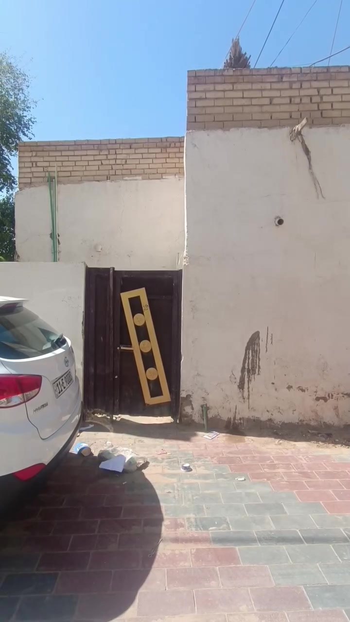 مقابل حي العامل المنطقة الاولى جهة حي الغدير بيت قديم 50 متر واجهة 5.5م السعر 55 مليون مع المجال ***********
