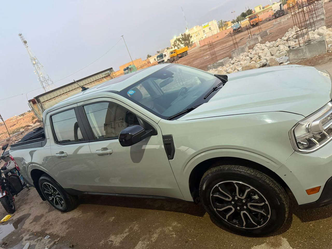 فورد مافرك لاريات فول   سمنتي 
فتحة 
داخل لونين 
2024

 4 سلندر هايبرد(2.5L)

🚨مرقم الانبار
ماشية   20 الف كيلو

المواصفات :
شاشة عدادات 10 انش
بصمة تشغيل
بصمة ابواب
تشغيل عن بعد (Remote Start)
كشنات جلد
كشنات تدفئة
ستيرن تدفئة
سستم سماعات بريميوم
رادار أمامي(تحديد مسار
رادار جانبي (نقاط عمياء)
رادار خلفي(تحذير من الاصطدام)
حساسات خلفية+ كاميرا
كير ماوس
اوتو هولد Auto hold
أوتو ستارت Auto start
أوتو ستوب Auto Stop
هاند بريك بصمة
شاشة كبيرة لمس 
‏Apple Car Play
‏Android Auto
تحكم وضعيات القيادة (Drive Modes)
مانع انزلاق+ABS
تحكمات استيرن
منافذ 

وبقية المواصفات المعروفة
ربع بنيد صبغ وجاملغ بي بارد فقط بدون ايرباك

‏🚨3FTTW8M38RRB45704

السعر : 207$ ✅

🚨المكان :الفلوجة 

للاتصال

*********** بغداد, العراق
