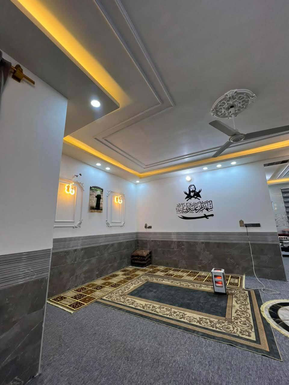 بيت 200متر بلاش بلاش مكان كلش مرتب وتبليط لباب البيت مقابل قريت الغدير 
عمود 282قريب علسوك ***********وشراي يدلل النجف, العراق
