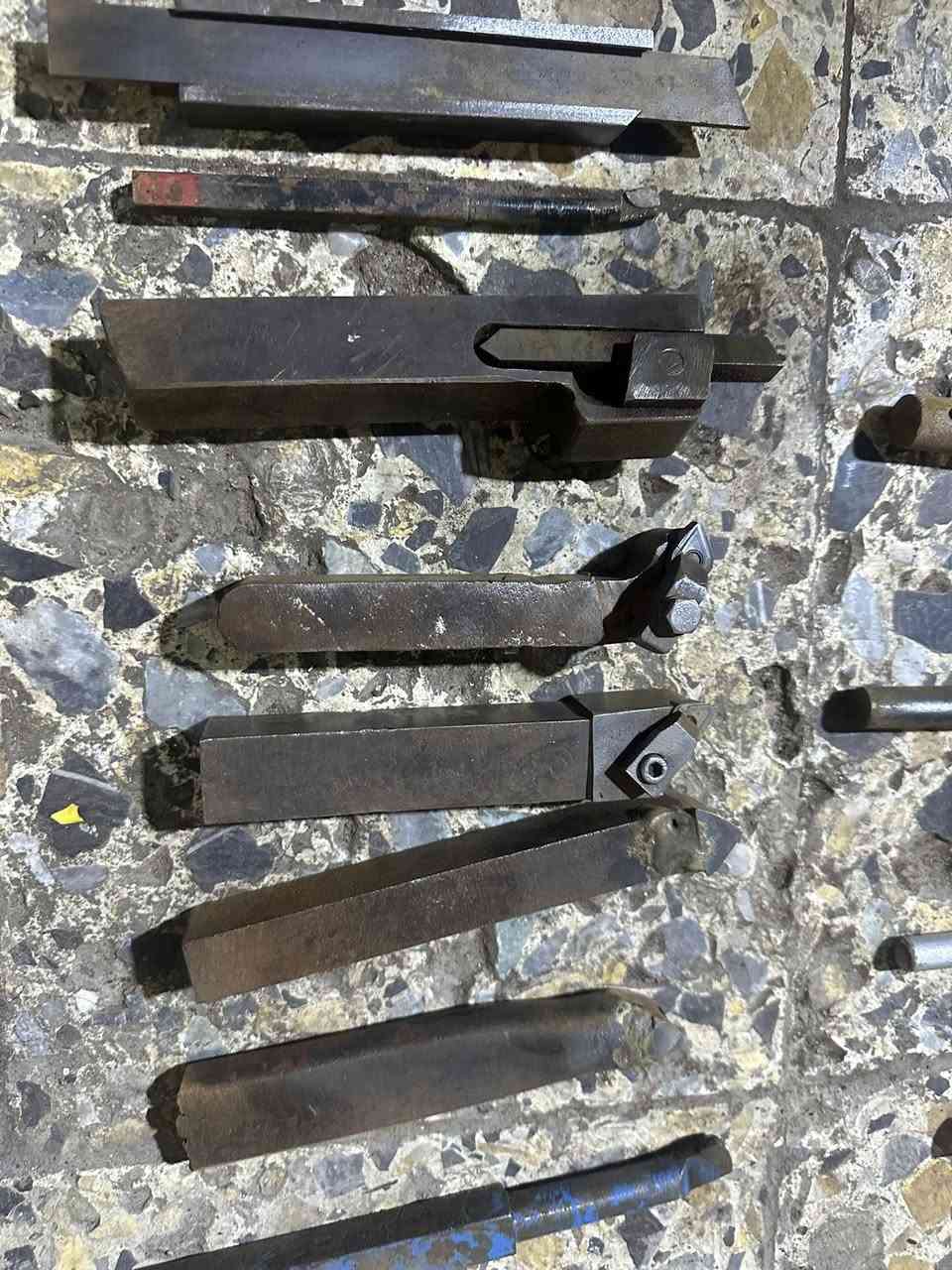 17 قلم مال ترونه كلهن  اصليات وياهن 9 زوردمي مال قلوزز مع سبع قلوزات السعر 80 الف شلع مكاني بغداد الزعفرانيه ***********
