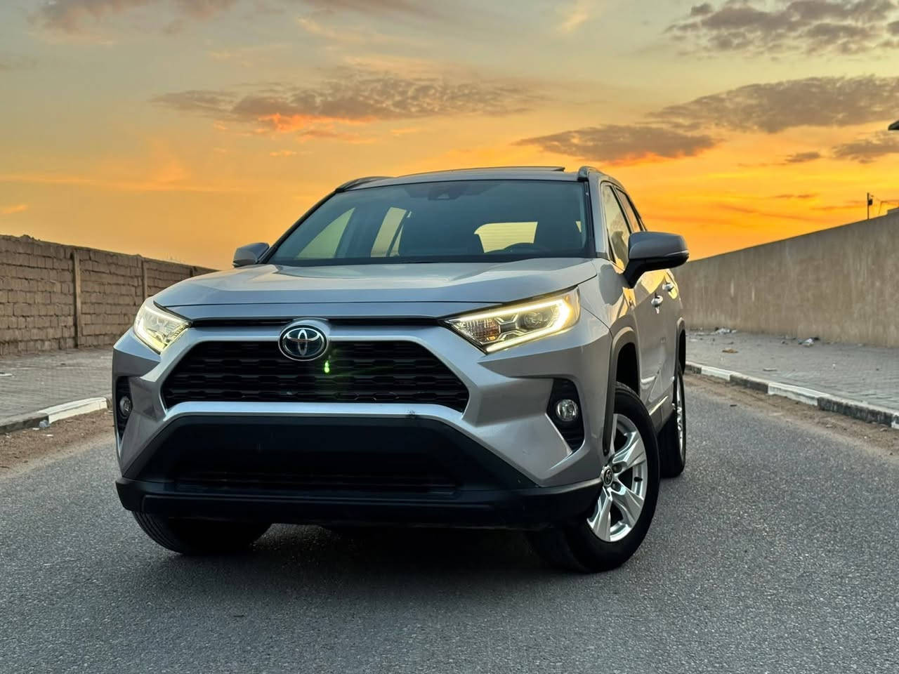 RAV4✈️
الموديل::2021
المواصفات::XLE
هايبرد🔋
فتحة سقف
باب خلفي كهربائي
رادارات خلفي امامي ونقطة عمياء
فور ويل
وبعد هواي مواصفات 
الضرر::بابين مبدل وصبغ جاملغ خلفي (جهة السايق)
الممشى::14 الفmi فقط
[[البجم كبس]]  
وارد امريكي 🇺🇸
الموقع::البصرة  
السعر::175وبي مجال 
للاستفسار::***********
