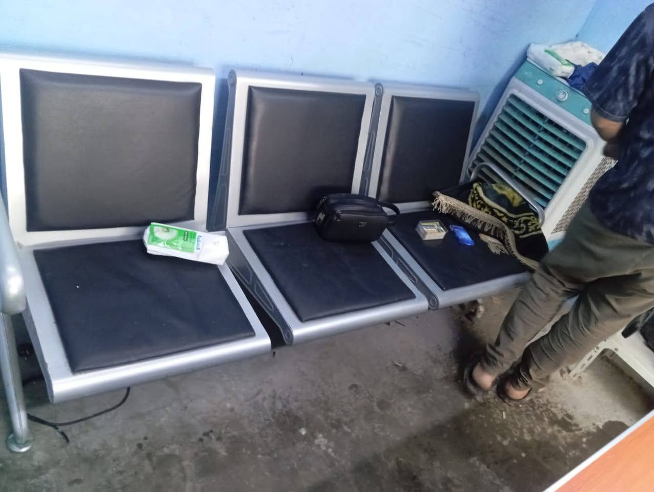 سلام عليكم
لبيع 

كرسي جديد مقاعد  ميز مكتب 

الحاله ممتازه 

سبب البيع المحل ميكفي 

كرسي 50

المقاعد 100

الميز مكتب 150

مكاني حي النصر المعارض 

***********
