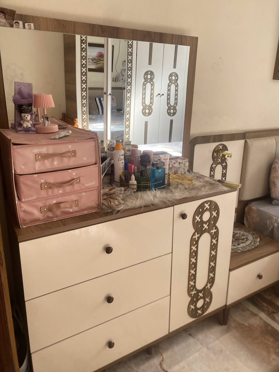 غرفه نوم للبيع معروضه امامكم بالصور السعر 700 الف قابل للتفاوض الي يحب  او قريب يراسلني خاص ويجي يشوفه مكاني التحرير قرب مدرسه سوريا


**إذا كنت صاحب هذا الإعلان وتريد حذفه لأي سبب، رجاءا أرسل رسالة إلى الدعم الفني**