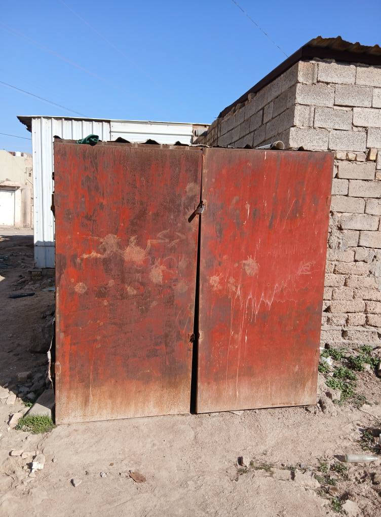 مكلف بالنشر 
كشك  كومة حديد حسب الموجود في الصورة 
في سوق العمارات الجديد 
السعر ٢٠٠ الف وبيها مجال الاتصال على الرقم  *********** عمارة, ميسان
