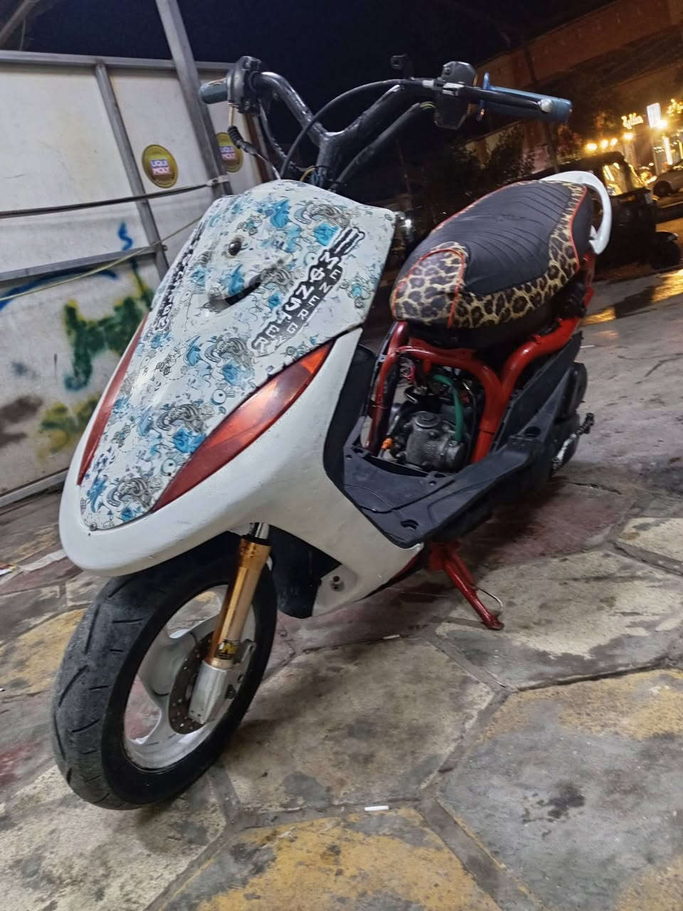 للبيع او ترهم مراوس دراجه ماكس عدله مال لعب تعمير جديد مكينه 49 بلاديه ناعمه وصوتها ماينسمع بيها دبلات رياضي و صالنصه رياضي وجم شغله دراجه كامله بس نقصها عرموطه مال هندر سعر 275 وبيه شي قليل مكاني بغداد الحسينيه مال الراشديه رقمي *********** بي واتساب
