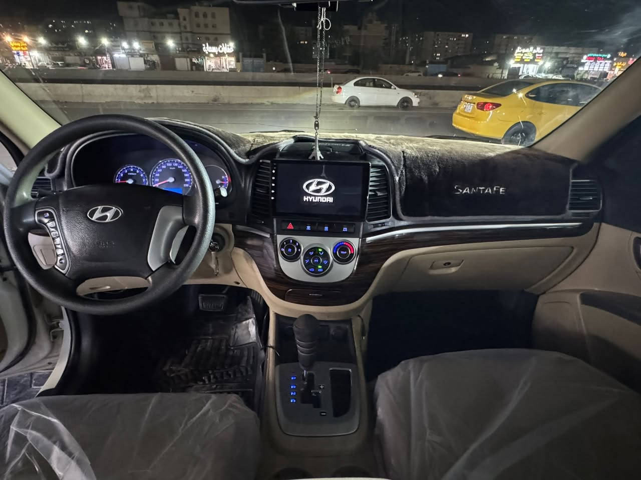 هيونداي سنتافيا موديل 2012
وارد خليجي شركة عامة 
بيها نص باب خلفي الجهة اليمنى وشوية من باب الصدر وبيها بارد بجاملغ الامامي ع كد 
شبر التفاصيل كلها موضحة بلسونار 
الدواخل كلها كفالة 
الايرباكات سليمة 
السيارة ماشية 227 الف كيلو 
حجم المحرك 6 سلندر 3500
مكان السيارة بغداد- بسماية

شاشة ايباد 
حساس خلفي وكاميرا 
7 راكب
3 قطع تبريد
حدادية وصدر كله جديد وتخم تاير جديد 
السيارة جاهزة من كل شي
رقم صاحب سيارة ***********
