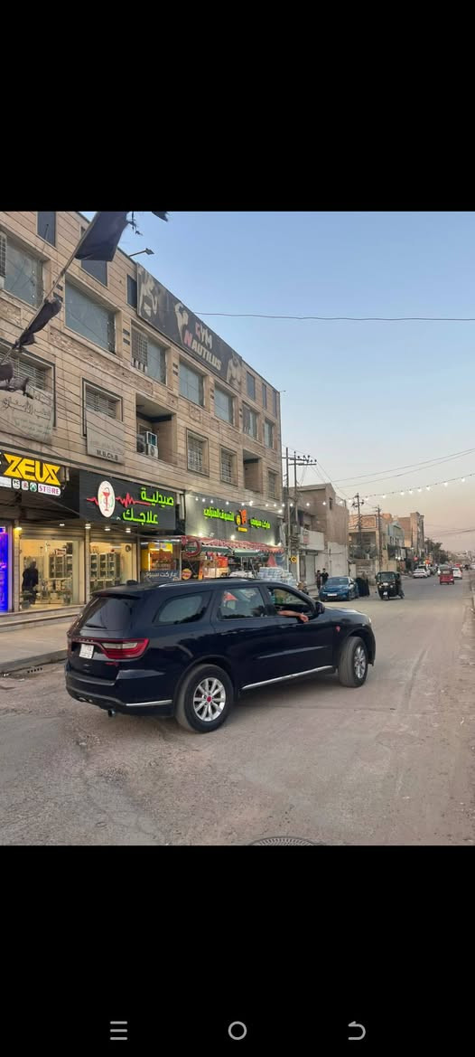 يالله بنايه مساحته 300م منطقة شهداء سيديه بغداد بيه 7 محلات وخمس شقق طابق ثاني وثالث جم عليه طول البنايه ماجره كل البنايه سعر البنايه 1350 ومن الله توفيق ***********
