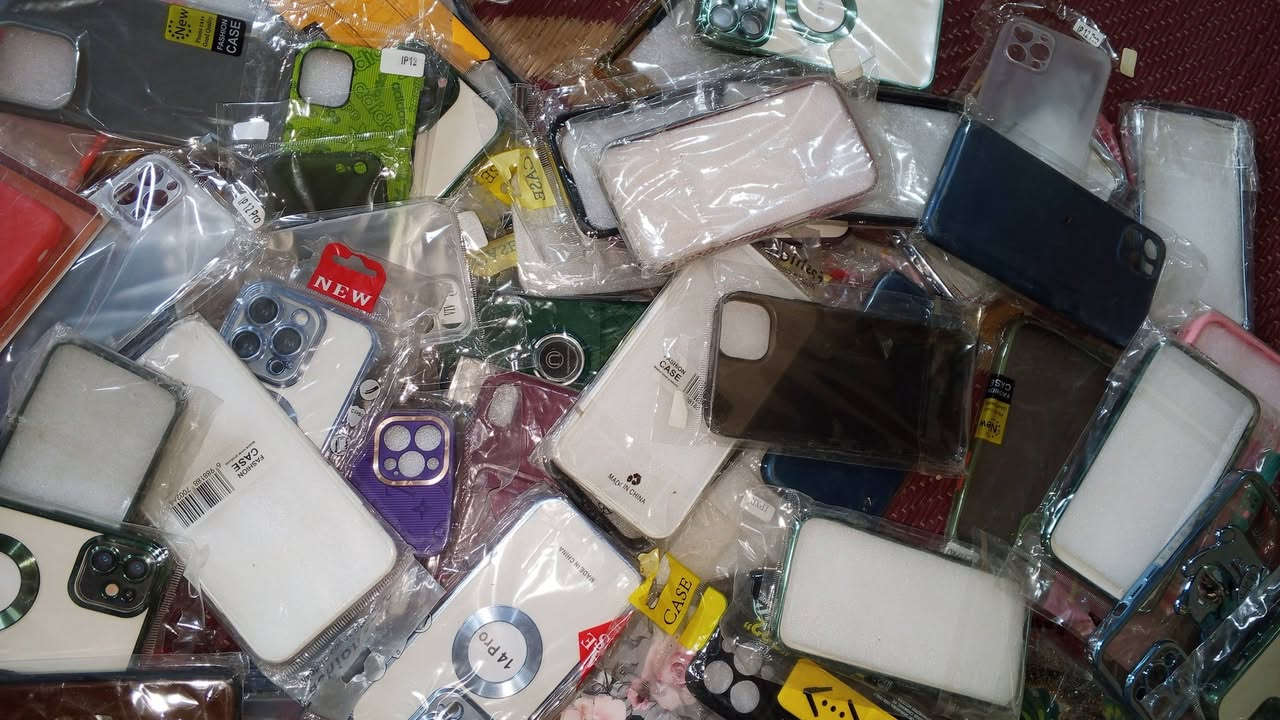 السلام عليكم 

متوفر كفرات   العدد.  3.000قطعه 

ابيع كل الكميه 

متوفر توصيل جميع المحافظات 🚕 
التوصيل مجاني 🔥🔥🔥🔥🔥🔥

الايتمات ايفون  والترا كلكسي هواوي ريلمي ريدمي انفنكس بوكو هونر مشكل يجيك كل الايتمات 

السعر 750الف وبي مجال 

واتساب ***********
