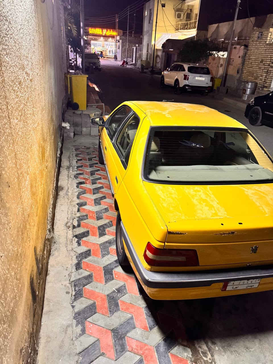 بيجو 405 موديل 16 سياره بيه بنيد مبدل وبيه خياس بسيط وجراد الباقي مكفوله سياره بديه حلو مكينه جديده هسه شاده كير فرنسي تخم تاير جديد حدايده جديده كله جديد تبريد ويه سويج سنويه 29 سعر 39 بيه مجال بسيط ميسان قطاع 28 ما متواجد ع فيس *********** عمارة, ميسان
