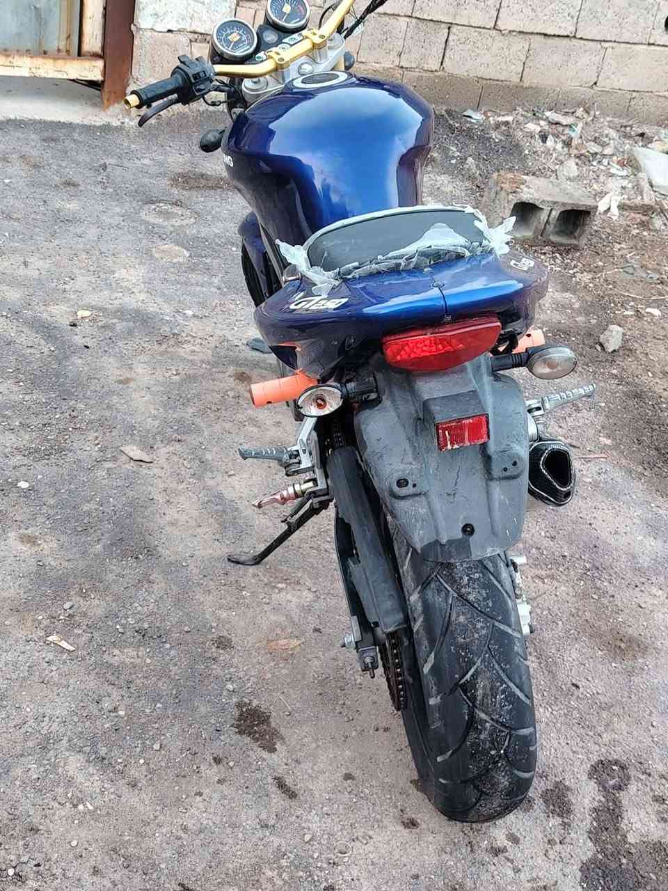 السلام عليكم دراجه للبيع مديل 2024 كامل مواصفات رنبه لدراجه ما ناقصه شي مكينه وكشر مكفولات لسعر مليون و600 مستعجل عله بيعته ما متواجد فيس شراي تصل مكاني بغداد احسينيه المعامل ***********
