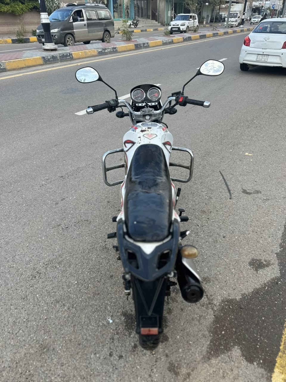 سنكي موديل ١٩ 
كله شغال تايرات جدد 
مكينه ممفوتح 
دبلات شغاله 
كهربائيات كلها شغاله 
بدون نقص 
السعر ٥٧٥
بدون اوراق
***********
