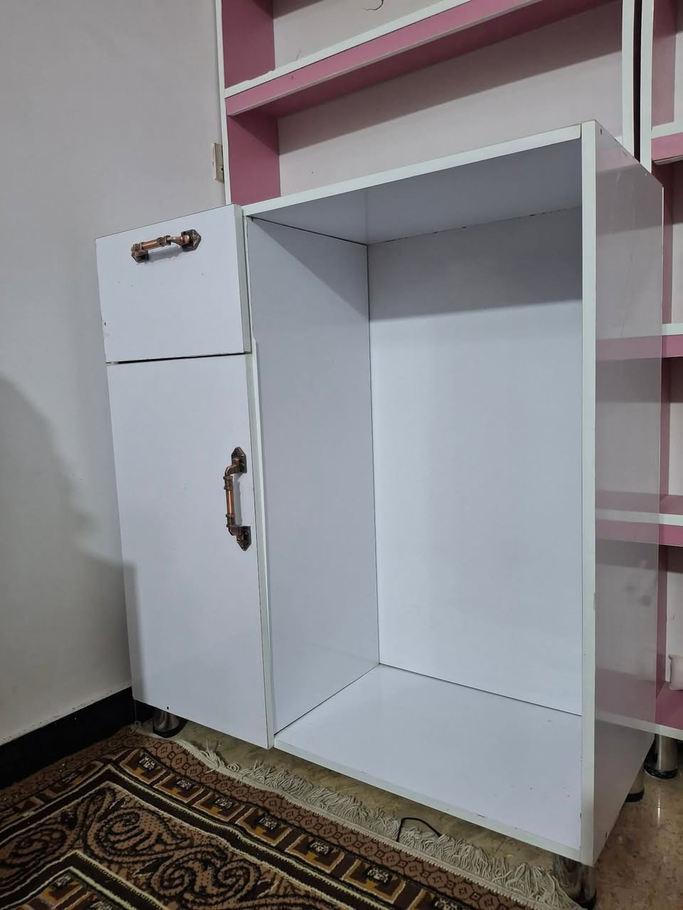 السلام عليكم 
 هذني فاترينات للبيع الارتفاع مترين والعرض متر ثلاث قطع لون وردي وابيض مع لوكو ونشرات داخل الخانات والخانة ارتفاع ٣٠س العمق ٢٠ س سعر الفاترينا الوحدة ب٧٥ + ميز متر مربع بسعر ١٠٠ مفصلهن تفصال 

ملاحضة 
احد الفاترينات بس الاكلبس مالهن مشلوع والوكو مكسور فقط سعرها يكون ٦٠ 
مكان بغداد بلديات


**إذا كنت صاحب هذا الإعلان وتريد حذفه لأي سبب، رجاءا أرسل رسالة إلى الدعم الفني**