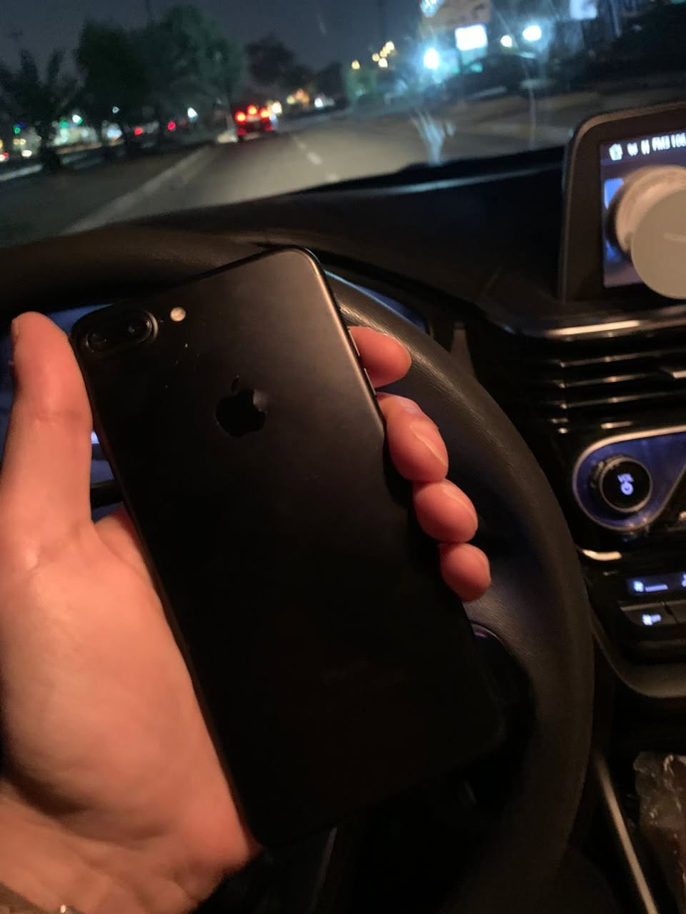 ايفون ٧ بلص ذاكره ١٢٨ جهاز يخبل فقط مبدل بطاريه اصليهالسعر 115  الف  بغداد اليرموك *********** كله شغال حت بصمه شغاله اي نقص مابي مكفول فقط بطاريه اصليه
