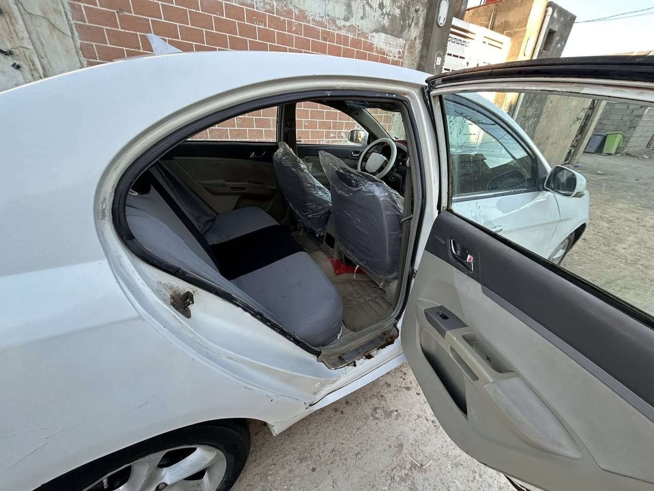 لسلام عليكم  
سيارة مي كراند مديل 2012 سيارة باسمي سنويه  قبل يومين سقطت السيارة رقمها إنكليزي هزه جديده ماناقصها شي باتري جديد وتخم تاير كهربائيات شغاله مكاني الكوت مركز المدينه الشراي يتصل (***********) السعر 35
