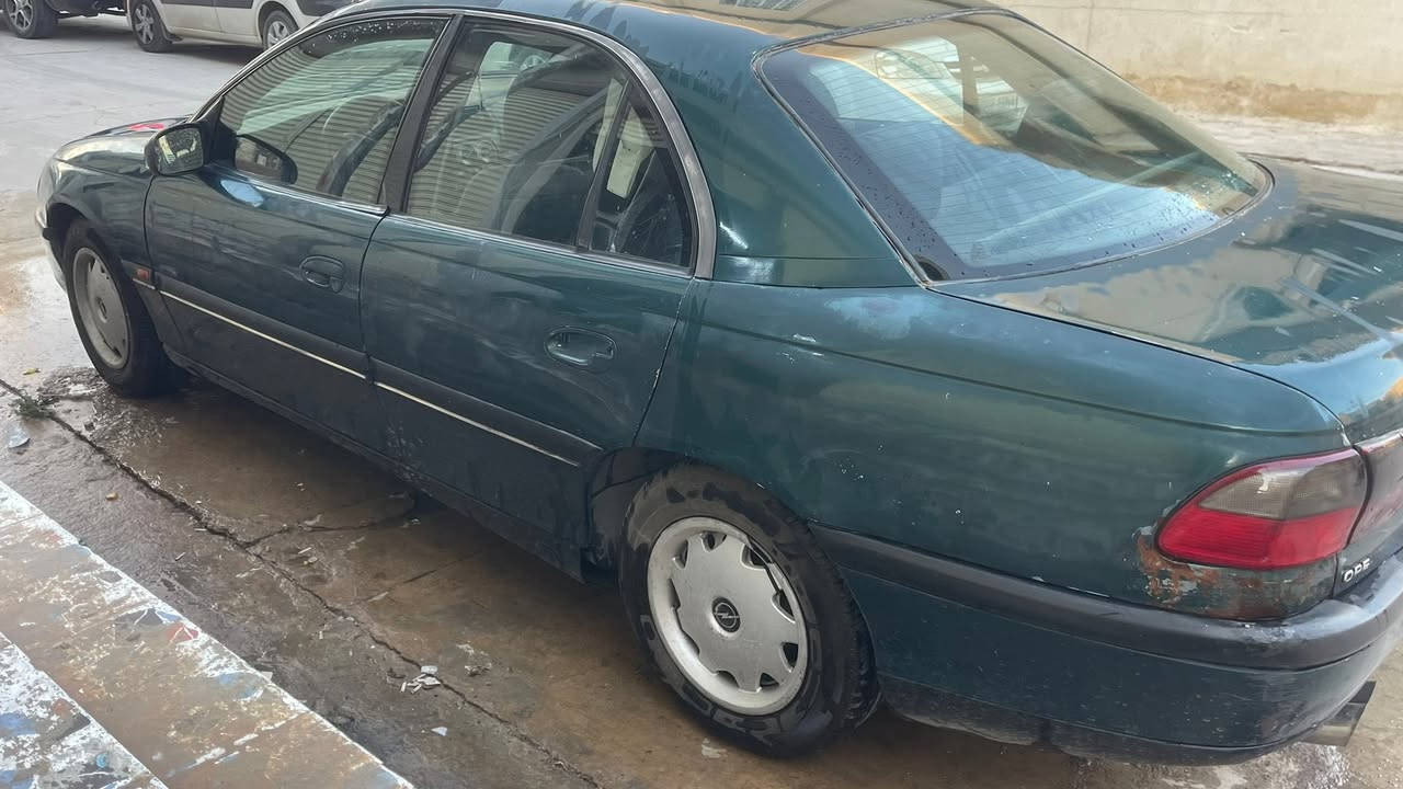 اوميكا بزون موديل 1995 فول اوتماتيك بس كير عادي محرك 20 فل سنوية 2027 شرعي موجود شرط التحويل كوبون بانزين ورقي تايرات جديده طخم نظيف تبريد ثلج لايتات زينون جامات كهرب مكاني موصل سعر 42 بيها مجال بسيط شراي اتصل ***********
