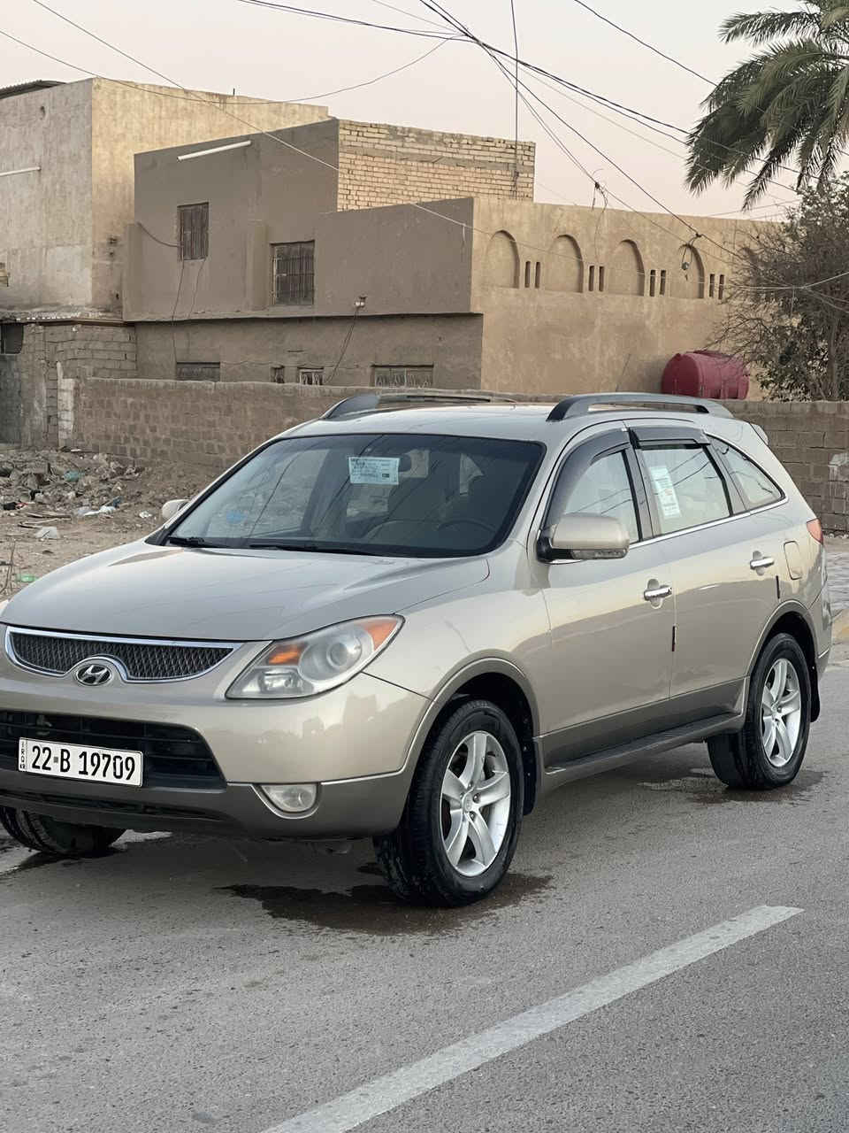 السلام عليكم للبيع هونداي فيرا كروز ٢٠٠٨وارد خليجي رقم أربيل الدولي سنويه ٢٠٣٠هزه جديده تحويل مباشر 
سياره بيها قطع  صبغ بدون ضربه بدون تبديل اثر جراد 
كهربائي كلها شغاله حداديه تخم تاير جديد مكينه وكير مكفولات تبريد تدفئه شغالات 
فول مواصفات تحكم ستيرن جهتين سلايت رؤوف بصمه أبواب  كشتات كهرباء +خزن ميموري جنطه كهرباء داخل عسلي دشبول صاج سبعه راكب ثلاث قطع تبريد 5 ويل كب باقي باقي المواصفات المعروفه
سياره جديده وجاهزه بلعافيه عل ياخذها 
مكان السياره كربلاء المقدسه 
السعر 115 وبيها مجال 
لاستفسار اتصال علا رقمي 
*********** 
***********
