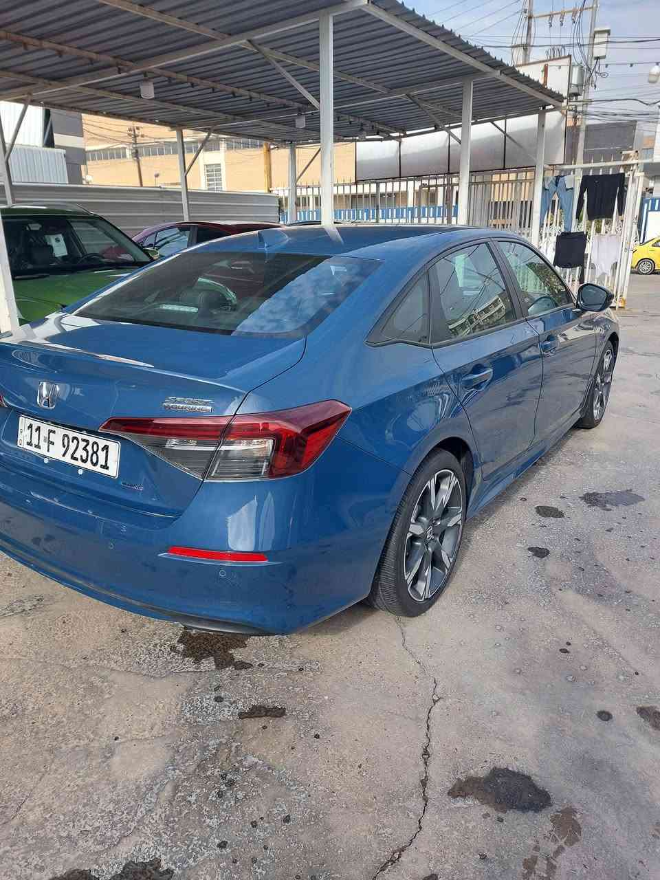 سلام عليكم للبيع هوندا سيفك 2025 فول اعلى فئه بالهوندا تورنك
بصمه سلايت جلد تدفئه تبريد كشنات مكينه 2000cc 
هايبردكراسي كهرباء عدد اثنين والى اخره فول الفول حادث السياره جاملغ امامي وخلفي بارد فقط بدون ايرباك 
مكان بغداد الكريعات شارع المعارض معرض القمه
السعر 18500$ للاستفسار ***********
