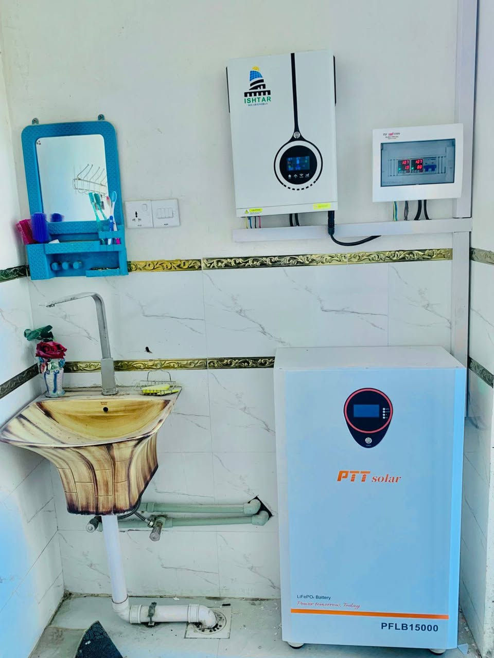 بفضل الله وبحمده قامت كوادر شركتنا (شركة المهندس للطاقة الشمسية) بنصب منظومة طاقة شمسية منزلية لأحد زبائن شركتنا
العرض الاقوى تحطيم الاسعار 🔥 🔥 🔥 🔥 🔥 🔥
العرض الاول 🔥 🔥 🔥
السعر : 4،400،000 نقدا
السعر : 5،400,000 قسط 
القسط الشهر 300 الف فقط
القدرة : 20 نهاري و 15 ليلي 
الألواح: 620 واط ضمان 15 سنة  عدد 8
البطارية: ليثيوم حجم 15 كيلو واط ضمان 5 سنة
الانڤيرتر :  حجم 6 كيلو مع واي فاي مدمج ضمان 2 سنة 
العرض الثاني 🔥 🔥 🔥
السعر :  3,750,000 نقدا
السعر :4,750,000 قسط
القسط الشهري 263 الف فقط
القدرة : 10 نهاري و 10 ليلي 
الألواح: 610 واط ضمان 15 سنة  عدد 5
البطارية: ليثيوم حجم 10 كيلو ضمان خمس سنوات
الانڤيرتر :  حجم 6 كيلو مع واي فاي مدمج ظمان 2 سنة
العرض الثالث 🔥 🔥 🔥
السعر : 3.000،000 نقدا
السعر : 4,000,000 قسط 
القسط الشهري 222 الف فقط
القدرة : 10 نهاري و 7 ليلي 
الألواح: 620 واط ضمان 15  سنة عدد5
البطارية: ليثيوم حجم 7 كيلو ضمان خمس سنوات
الانڤيرتر : حجم  4 كيلو ضمان 2 سنة 
العرض الرابع 🔥 🔥 🔥
السعر : 2،250،000 نقدا
السعر : 3,250,000 قسط
القسط الشهري 180 الف فقط
القدرة : 8 نهاري و 5 ليلي 
الألواح: 620 واط ضمان 15 سنة  عدد 4
البطارية: ليثيوم حجم 5 كيلو ضمان خمس سنوات
…………………………………………
المنظومات الحامضية  
العرض الاول  🔥🔥🔥
السعر: 2.400.000 نقدا 
السعر: 3.150.000 قسط 
القسط الشهري 210 الف فقط 
القدرة: 9نهاري و6 ليلي 
الالواح : 620 واط ضمان 15 سنة عدد 4 
البطارية: اوكايا 200امبير c10 عدد 2 ضمان 1 سنة 
الانڤيرتر : حجم 4.2KW ضمان 1 سنة 
العرض الثاني 🔥🔥🔥
السعر: 1.550.000 نقد 
السعر: 2.250.000 قسط 
القسط الشهري 150 الف فقط 
القدرة: 7 نهاري و 3 ليلي 
الالواح: 620 واط ضمان 15 سنة عدد 3 
البطارية : اوكايا 200 امبير c10 عدد 2 ضمان 1 سنة 
الانڤيرتر : 4.2KW ضمان 1 سنة 
 #شركة #المهندس #للطاقة #الشمسية 
كركوك - الحويجة - شارع المشاتل قرب جامع كامل الحاج صكر مجاور شركتي الدليان والصبحي للحجم والعمرة 

***********
للحجز و الاستفسار
مدير شركة المهندس للطاقة الشمسية  
ربيع سامي الجبوري 
⁨ ***********
مهندس سعد 
***********
انور الفرحان 
مدير المبيعات 
***********
مهندس الصيانة 
عزيز الفرحان 
***********
 عمر الفرحان 
***********
