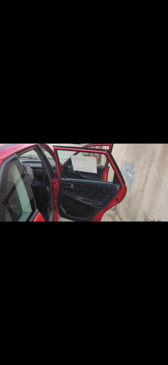 السلام عليكم ابل استره موديل 93 محرك وكير شرط وطخم جديد وتوير جدد وايرمانيه كلها شغاله مصلح دوير اودوسات ملاحضه أني مكلف بل نشر شرط تحويل السعر 47 رقم *********** اسيا ***********
