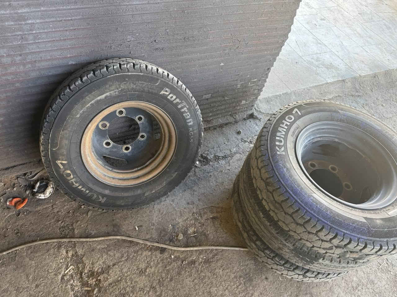 سلام عليكم تاير ويل حجم 13مال فحل خلفي 3نضافه 80بل ميه واحد تعبان ***********
ب125
