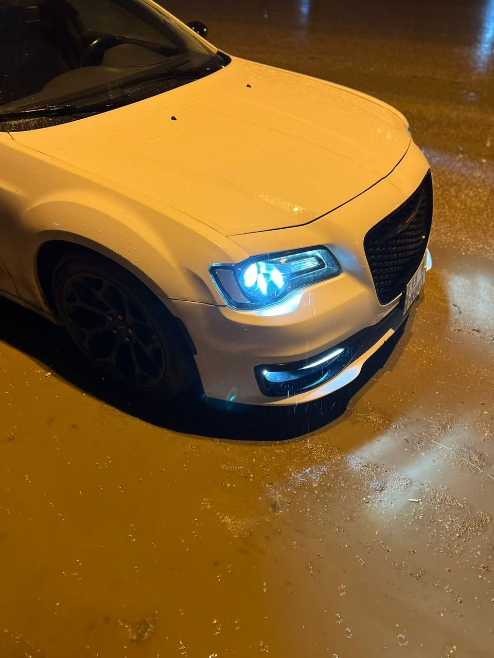 سلام عليكم اوبامه البيع مديل 18 اصل سياره بيه نص جاملغ صبغ والبنيد مبدال اصلي  والجملغ الثاني بيه شويه بارد فقط  رقم بغداد دوالي سنويه وهزه جداد سياره نص فوال ماشيه 100الف مايل مكينه وكير واكسن علي وضع الشركه حداديه جداد تخم تاير جديد تبريد تدفه سياره جديده واستعمل شخصي واحلاه من الصور مكاني بابل رقمي ***********السعر 245وبيه مجال
