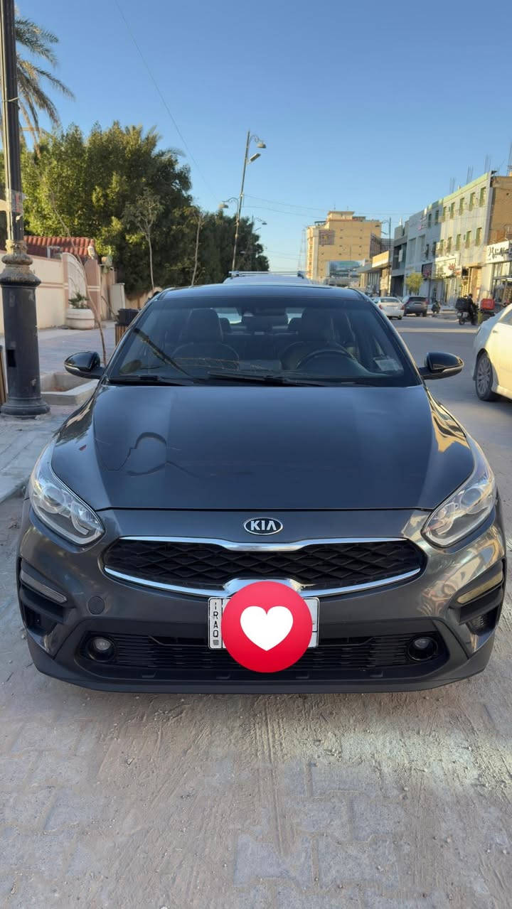 السلام عليكم سيارة سيراتو فورتي للبيع موديل 2020 سيارة جدا جدا نظيفه وارد امريكي ضربتها فقط الدعاميه وبيها البنيد مصبوغ فقط للجماليه 
محرك 2000 دوش 
السياره فول مواصفات gt line
رقم مثنى معوقين بشهر 11 تصير حره 
سنوية جديده 
وكالة من صاحبها مباشرة 
السعر 128 وبيها مجال 
للاستفسار مراسلة الصفحه او الاتصال على الرقم ***********
