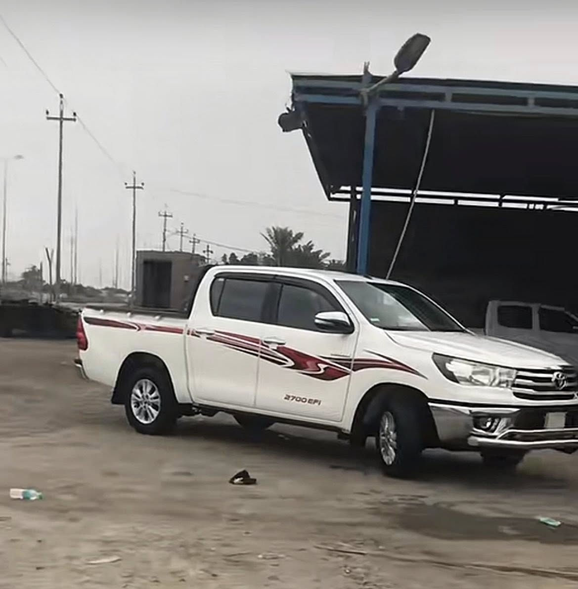 سلام عليكم سياره ‏للبيع  هايلوكس مودل 16 كير عادي سياره بسمي رقم جديد القادسية  مكان بصره دير سياره تخم تاير حدادي ￼بيه قطعتين تبديل رقمي ***********سعر 220￼￼
