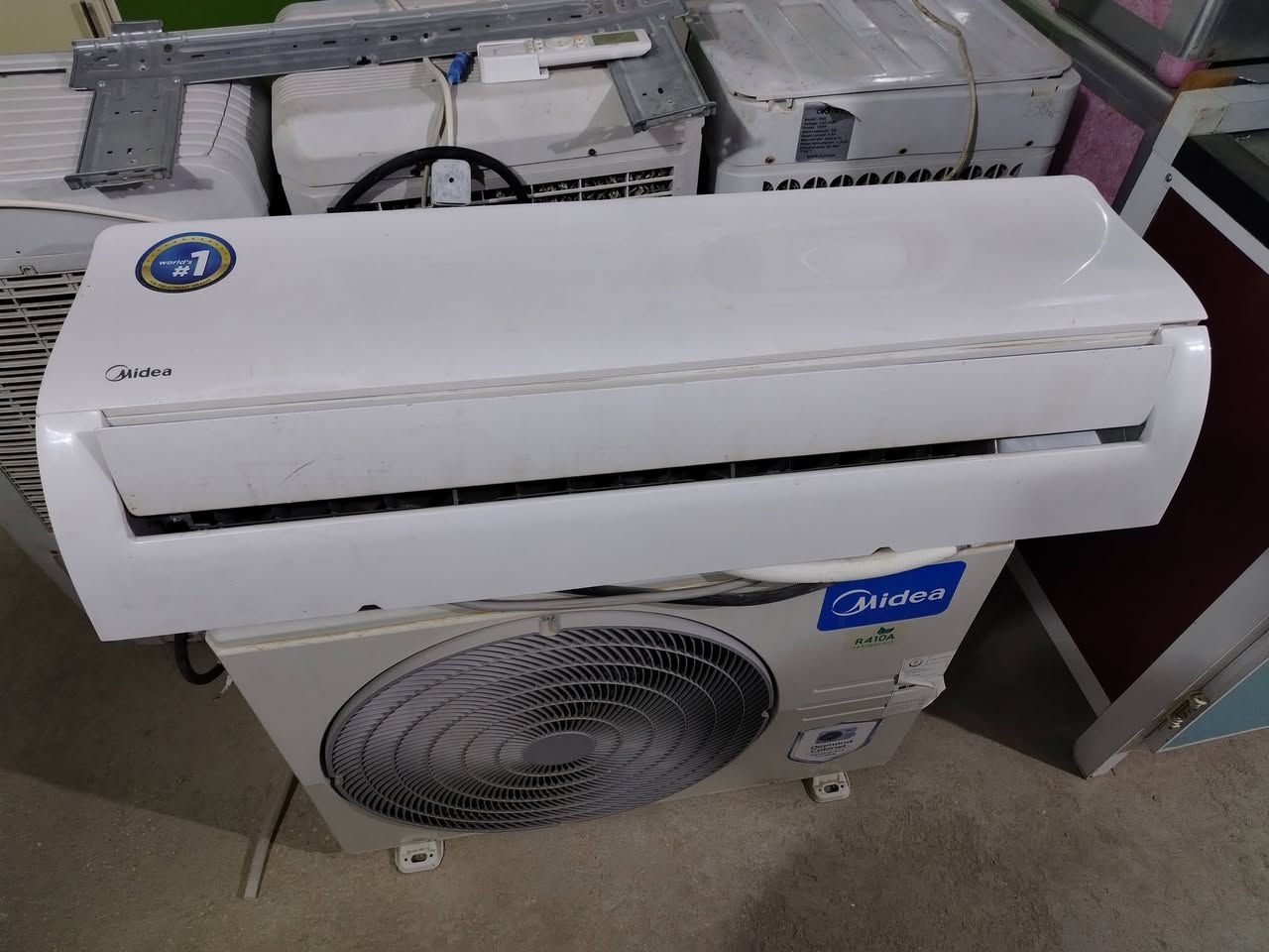 طنين ميديا مشتغل موسم واحد جديد جديد  و الثاني تكمه تي 3 طن ونص مشتغل موسم واحد جديد جديد  ضمان موسم اثنينهن 800 جماعت الرافع قدره اخيك لاتراسني عنوان سماوه ام العصافير سايدين المجسر طريق المصلخ مجاور حسنيه ال زويد اكو توصيل ***********        ضمان 6 اشهر العنده كهرباء قويه
