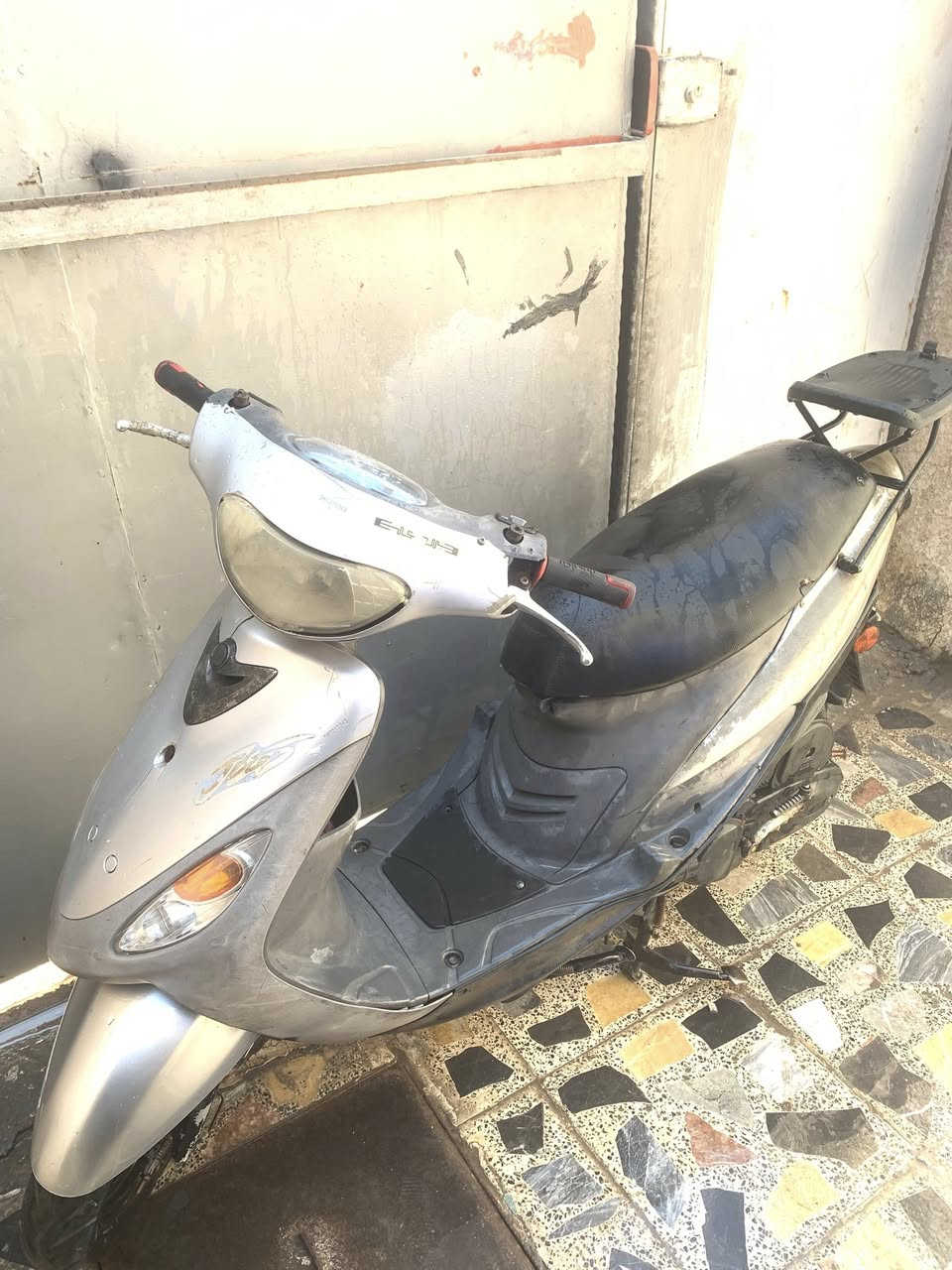 ماكس منغولي للبيع عوزها بس كابريتر تعبان 
مكينه بلاديه ما مفتوحه كفرات بلاديه سعر 350
***********
