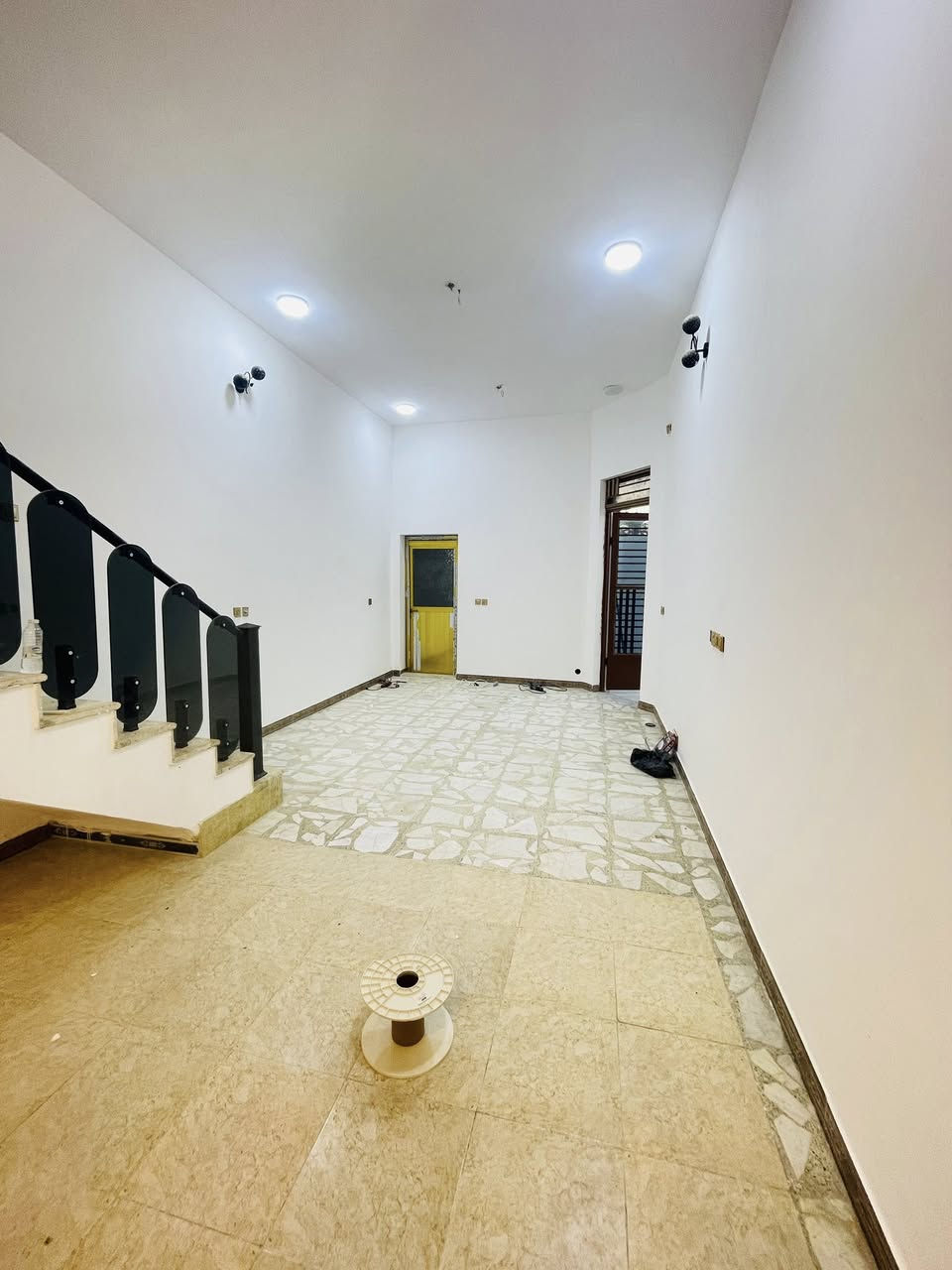 سلام عليكم 
دار سكن في منطقه بساتين محمد علي طابو زراعي قرار محكمه 
المساحه ١٣٠م طابقين بناء حديث بناء درجه اولى حاليا فارغ 

يتكون الطابق الاول 💒💒💒💒
استقبال +صاله كبيره جدا +مطبخ +صحيات خارج وداخل 
اماً الطابق الثاني 
غرفتين +اسويت 
للأستفسار آكثر ومعرفه السعر آضغط متابعه 👍👍
ملاحظة نستقبل جميع العروض ماعليكم سوى الأتصال او زياره مكتب #فراس #الزيادي للعقارات 
الواقع في حي ألحكم قرب صيدليه آدم وسنكون في خدمتكم 
***********📞📞📞📞📞📞
