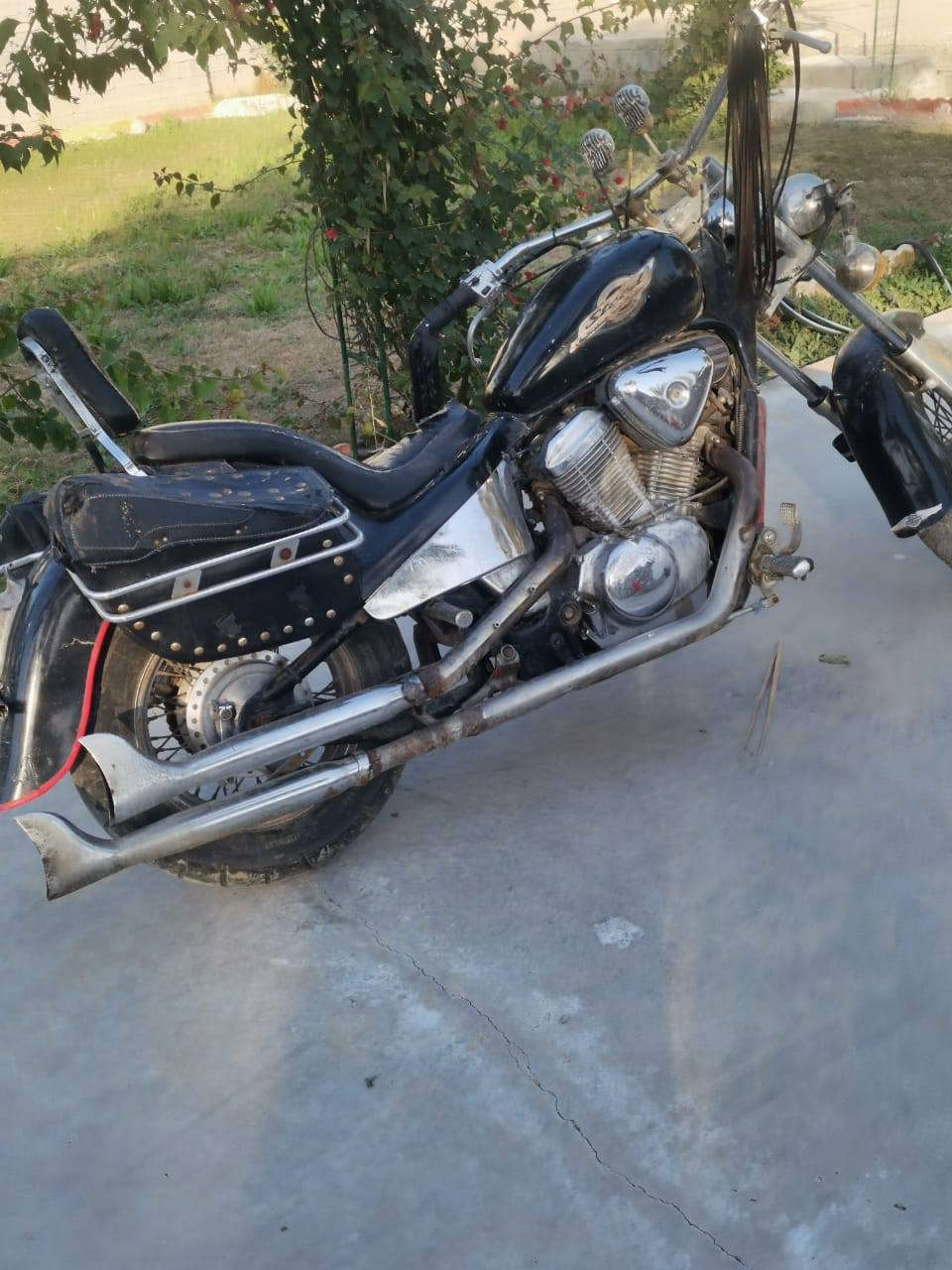 وسلام عليكم ورحمة الله وبركاته هارلي ستت ٤٠٠ متروكه بس شغاله وبيهة شويه خربطه يرادلهه شويه ترتيب السعر ٩٥٠ الموقع بغداد الدوره البعيثه الرقم ***********
