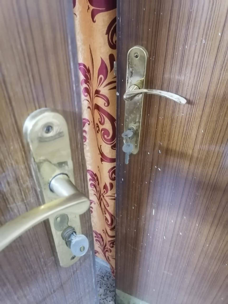 متاح ٢ بوب غراف هنه كاملات معه مفاتيح صاج ال اصلي شرط نضافه سعر واحد ٥٠ شراي يخبر. ***********
