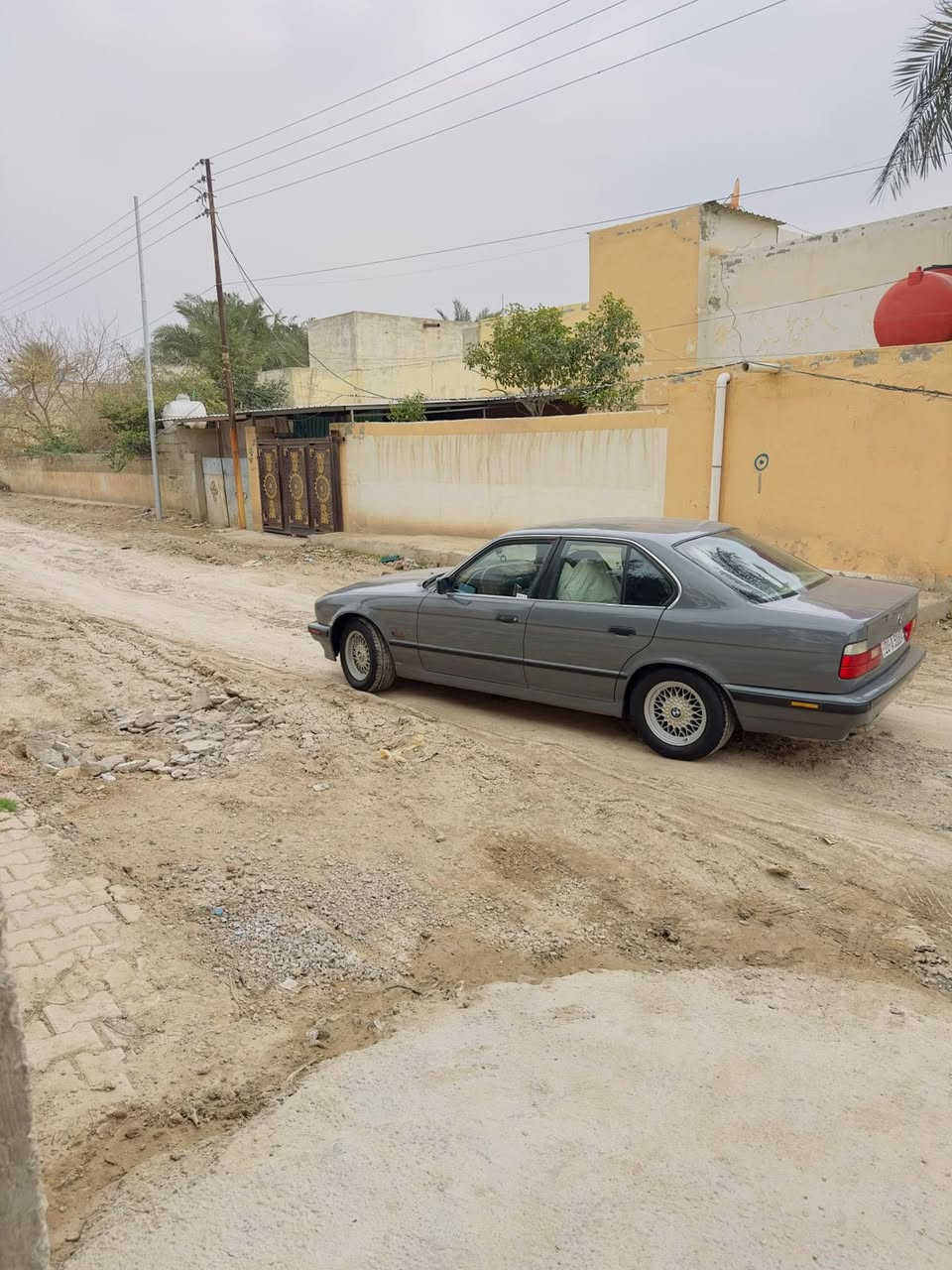 السلام عليكم 525 مسكر
گير عادي 

مكينه مكفوله 

صدر امامي 100‎%‎ 

صدر خلفي 100‎%‎ قبل اسبوع شديته 

مروحه f01 تصاعديه وي حماوة السياره 

لايتات صليب. زنون عالي.  ناصي 

اربع جام كهرباء 

ايسي جديد 

بلكات 

نوزلات 

فيت بم 

جوينات جدد 

تبريد ثلج ❄️

كشنات m جلد 

تخم ويل خليه 15 بدون تصليح 

السياره صبغ عام بيها جاملغ السكن فقط 

رقم السياره صلاح الدين سنويه لل32 

هزه ما ساقطه 

السعر 59. وبيهة مجال 

السياره مال جناي ومصروف عليهة 

بسمي السياره ما ابيع بدون تحويل تجي مباشرة عقد مروري 

للتواصل. ***********
