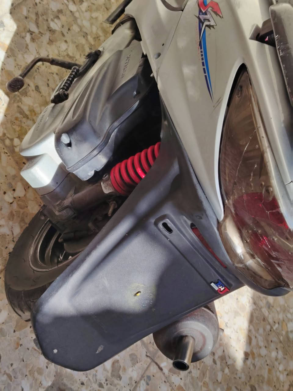 سلام عليكم ورحمة الله وبركاته
دراجه كامكو g4 للبيع (مفتوحه) لاستيك ولف 
الدراجه نضيفه كلش ماعوزه شي كهربائيات شغله سكات شغال لايت زنون عالي وناصي اشاير كله شغاله صالنصه رياضي بلادي دراجه فقط يرادله تبديل لاستيك ولف
كفرات ختم واحد كلهن.
مكاني نجف للتواصل *********** واتساب 
السعر 370 وبيه مجال الشراي
