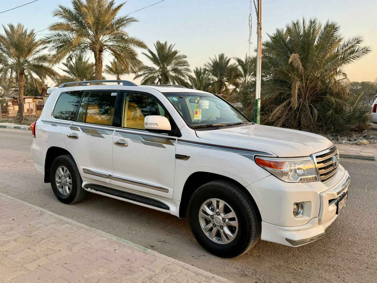 سلام عليكم لاندكروز البيع موديل ٩  سعره  ٢٤٠ بهيه مجال  ***********
