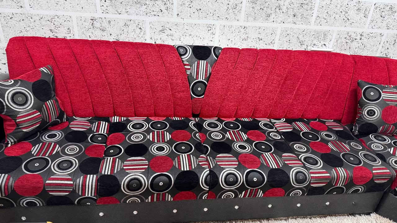 ديوان للبيع
قياسو 7 متر  خشب جام شغل عراقي 
حرف L السعر 350 الف وبي مجال 
*********** اسيا 
***********كورك
