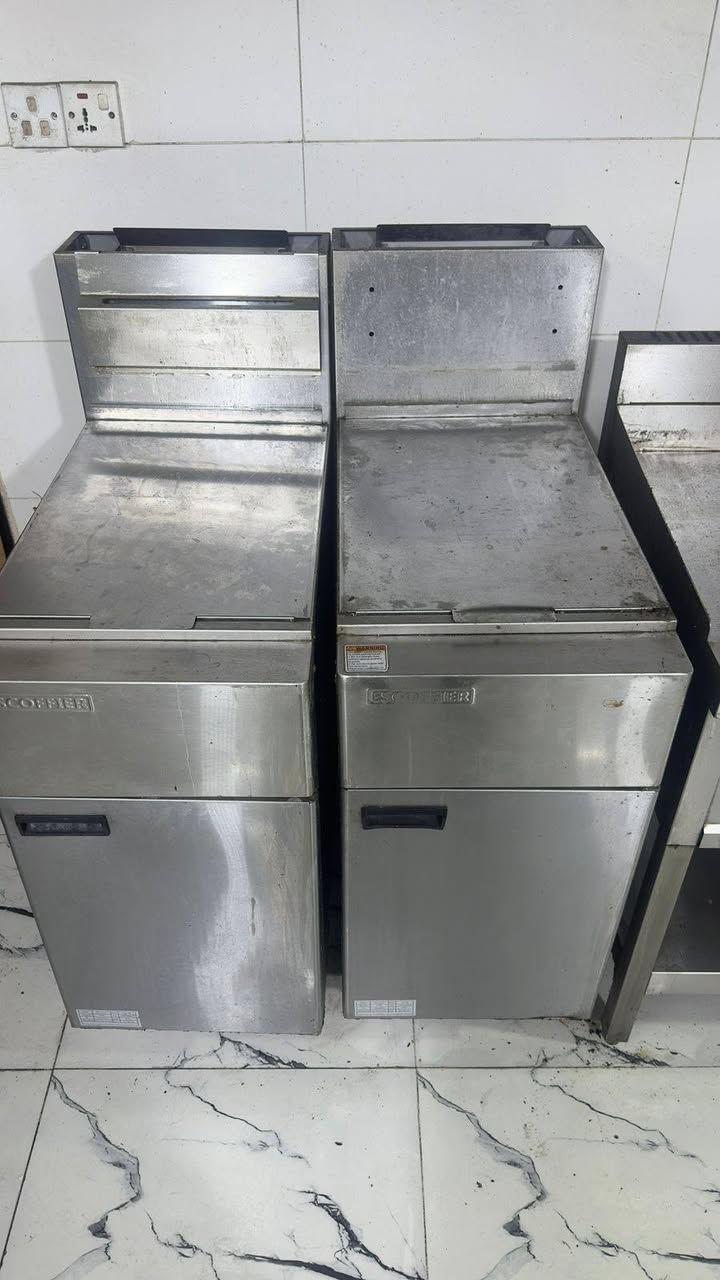 السلام عليكم
غراض مطبخ نظيفة جدا للبيع بسعر مناسب 
 المكان بغداد الكرخ 

 للإستفسار ***********
