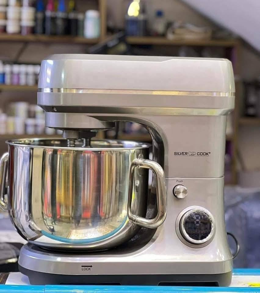 عجانه سلفر كوك الألمانية 
افضل نوعيه بالسوق العراقيه 
دشالي حديد.....دبل هوك للعجن 
عجين صلب ...وسائل ......و وسط
حجم ١٠ لتر يعني ٧ونص كيلو طحين
اناء قابل للفتح والغسل .....
قويه وثقيله...وبقوة ٢٠٠٠ واط حقيقي
العنوان ذي قار الشطره شارع الكص فرع جامع الرسول وقرب مجمع نازك 
للإستفسار مصطفى ***********
تتوفر خدمه توصيل لجميع محافظات العراق
