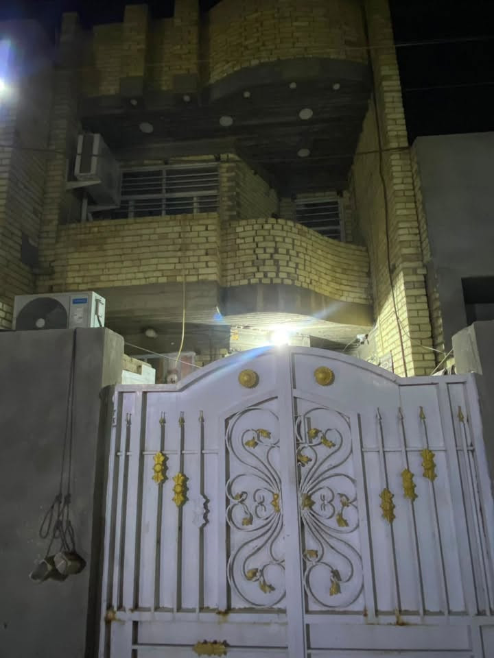 بيت طابو زراعي المساحه ١٠٠ متر
عرض ٥ نزال ٢٠ 
الطابق الاول حمام خارجي 
مدخلين للاستقبال ومرر للمطبخ 
غرفة ٥في ٤ وحمام 
الطابق الثاني غرفه ٩في٥ وحمام داخلي 
البيت بناء ٢٠٢١
للتواصل ***********
