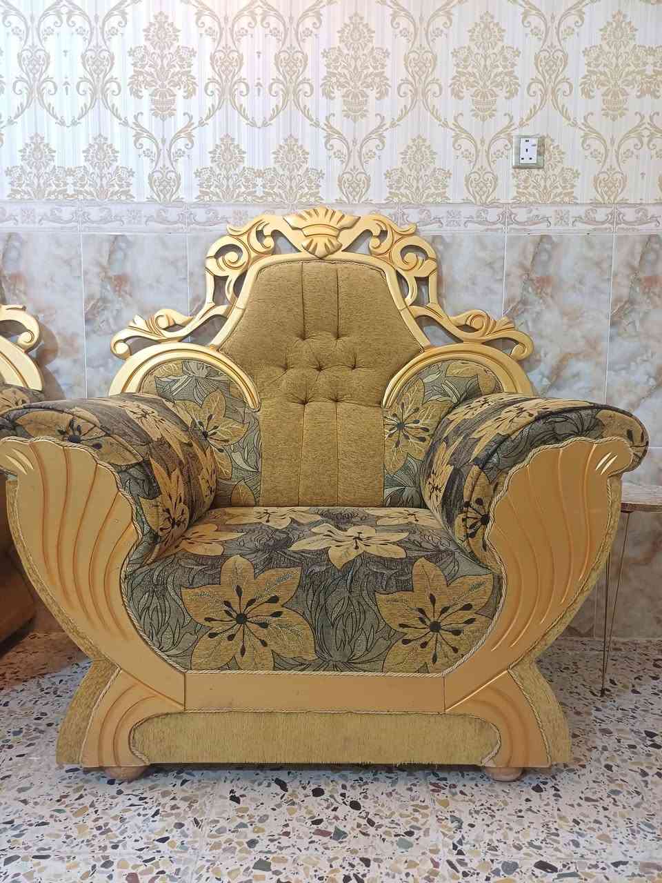 السلام عليكم تخم ملكي عشر مقاعد مع طبلة كبيرة للتواصل خاص ***********
