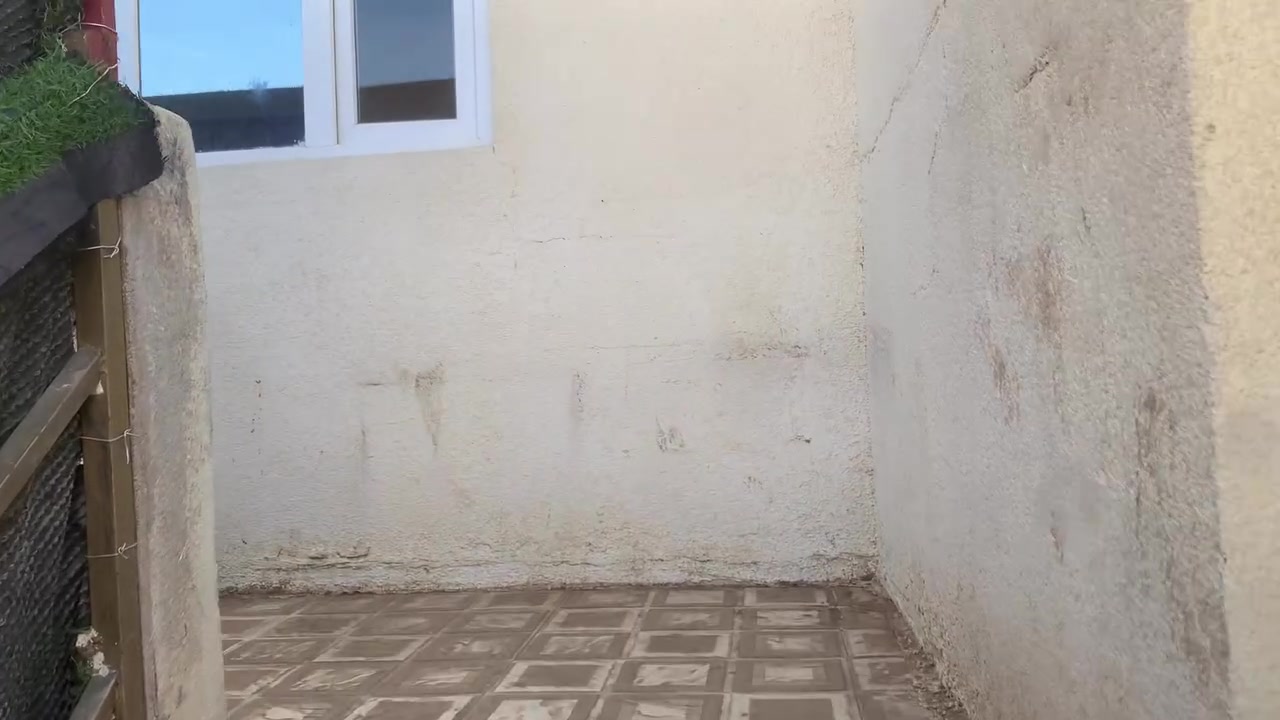 🏠 شقة للإيجار - حي الملايين الأولى
قرب "بيم ماركت" 🛒
(غرفة، هول، استقبال، مطبخ، صحيات + مخزن)
مكان نظيف وموقع هادئ.
📞 للاستفسار: ***********
