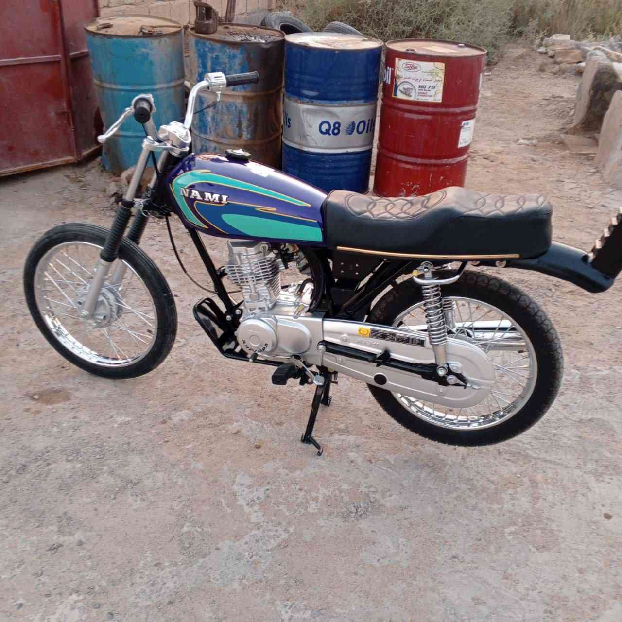 السلام عليكم دراجه اوراق اصولي للبيع تعمير جديد مكينه رابيدو ماحطوط عليه سبانه دراجه مكفوله من طول لطول سعره 850مكاني بصره سيبه***********
