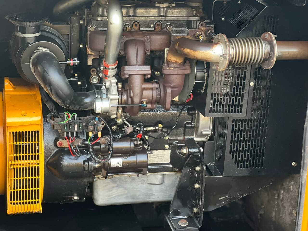 تحيه طيبه
مولد بيركنز 3بستم سوبر إنكليزي الأصلي 🇬🇧
القدره   50kv 
نوع التوليد لوري سومر فرنسي 🇫🇷
كاتم نسبه 85‎%‎100
المولد مشروط من التنقيص والبخار شرط الحمل
مع سستم برودكشن كامل للحمايه 
وإطفاء وتشغيل ذاتي 
للاستفسار 
***********
