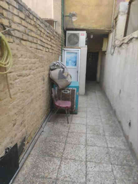 السلام عليكم بيت للبيع الاورفلي مساحة 81 خلفية العرض مترتين
يحتوي البيت على حوش طولة 6 امتار وعرضة مترتين

واستقبال وغرفة نوم ومطبخ وصحيات وغرفة نوم فوك وملحقات السعر 95 وبي مجال قليل

***********
