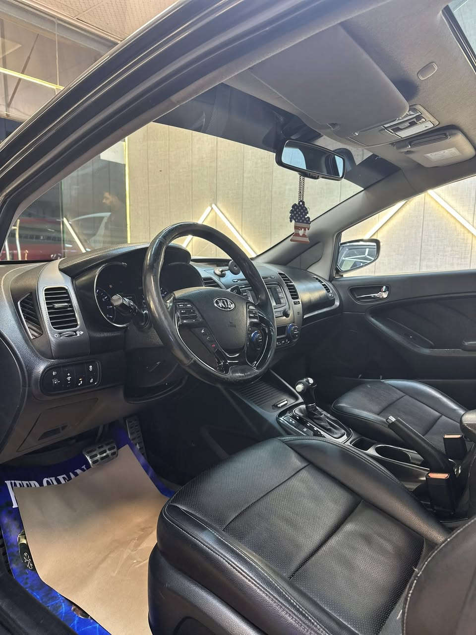 السلام عليكم سيراتو 2017
مكينه 2000 دوش مكفوله من الفتح حداديه جديده السياره دينار متصرف عليه بيه قطعتين جمالغ امامي وباب عكس  السايق 
المواصفات السياره فول للاخير ايراني كشن تدفئه تبريد للاخير خنك 
السعر 130مجال بسيط 
للاستفسار ***********
