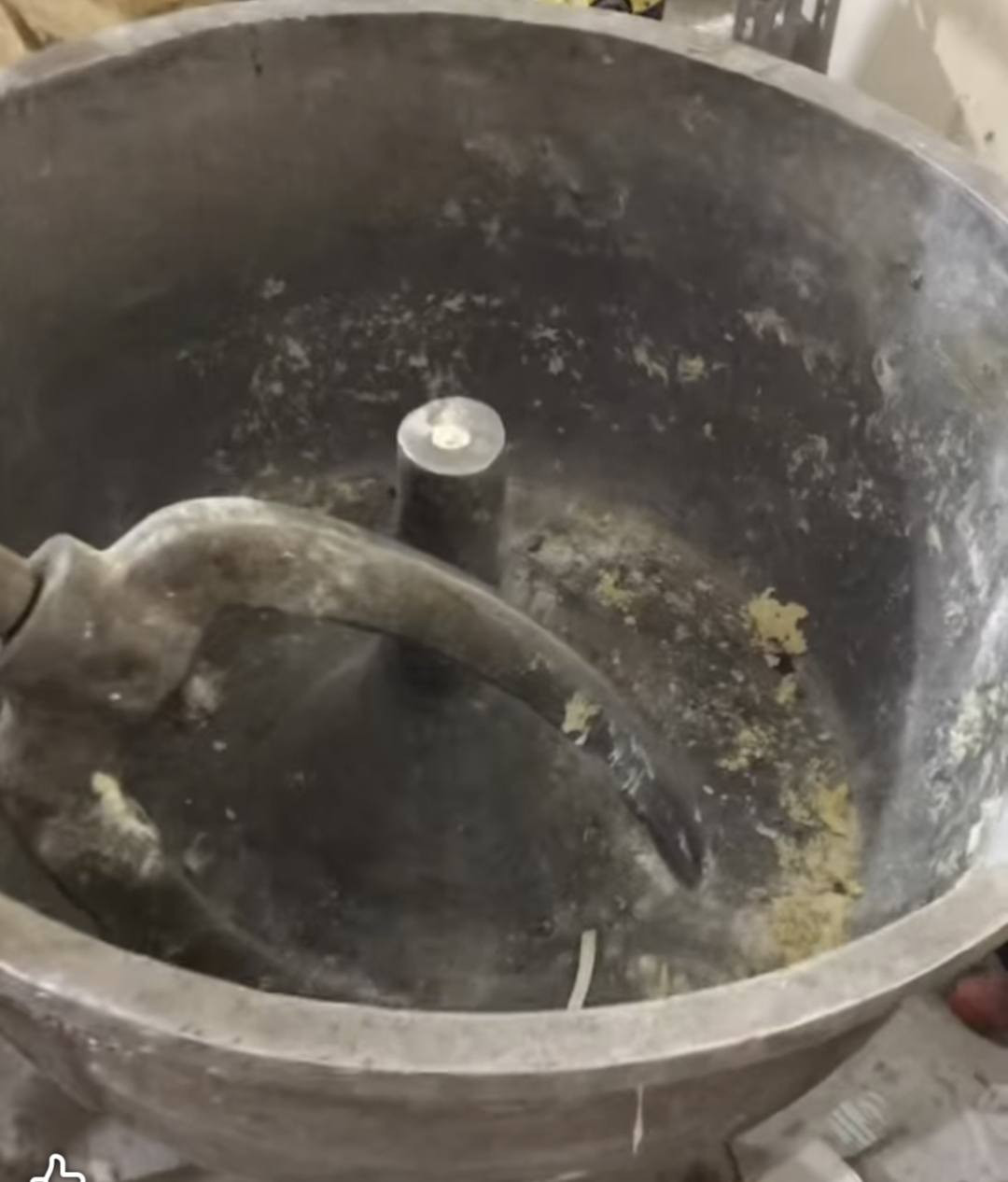 سلام عليكم 
عجانه طحين كبيره للبيع 
عنوان كربلاء مقابيل جاير 
***********
