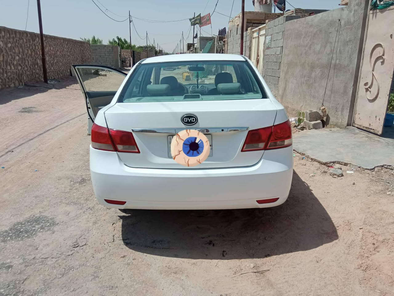 السلام عليكم بيوايدي. 2015
رقم بغداد  
سيارة صبغ عام بيهة ضربه بين الجنطه والجاملغ    مواصفاتها 
تحكم استيرن/مابيه تبريد /لايت عدسة كهربائي/ قماره/ //اربع نوافذ / حساسات خلفية شغالات

محرك وكير كلش نظيفات لاتنقيص 
ولاتبخير    سياره جديده شغل واطلع وين ميعجبك غرفة السيارة كلش نظيفة    عوزه دريمات كلهن ٢٥
مكان السيارة نجف  عمود 130  
السعر (41)$ ورقة وبيها مجال  متوازي كلش على بيع 
للاتصال ***********
