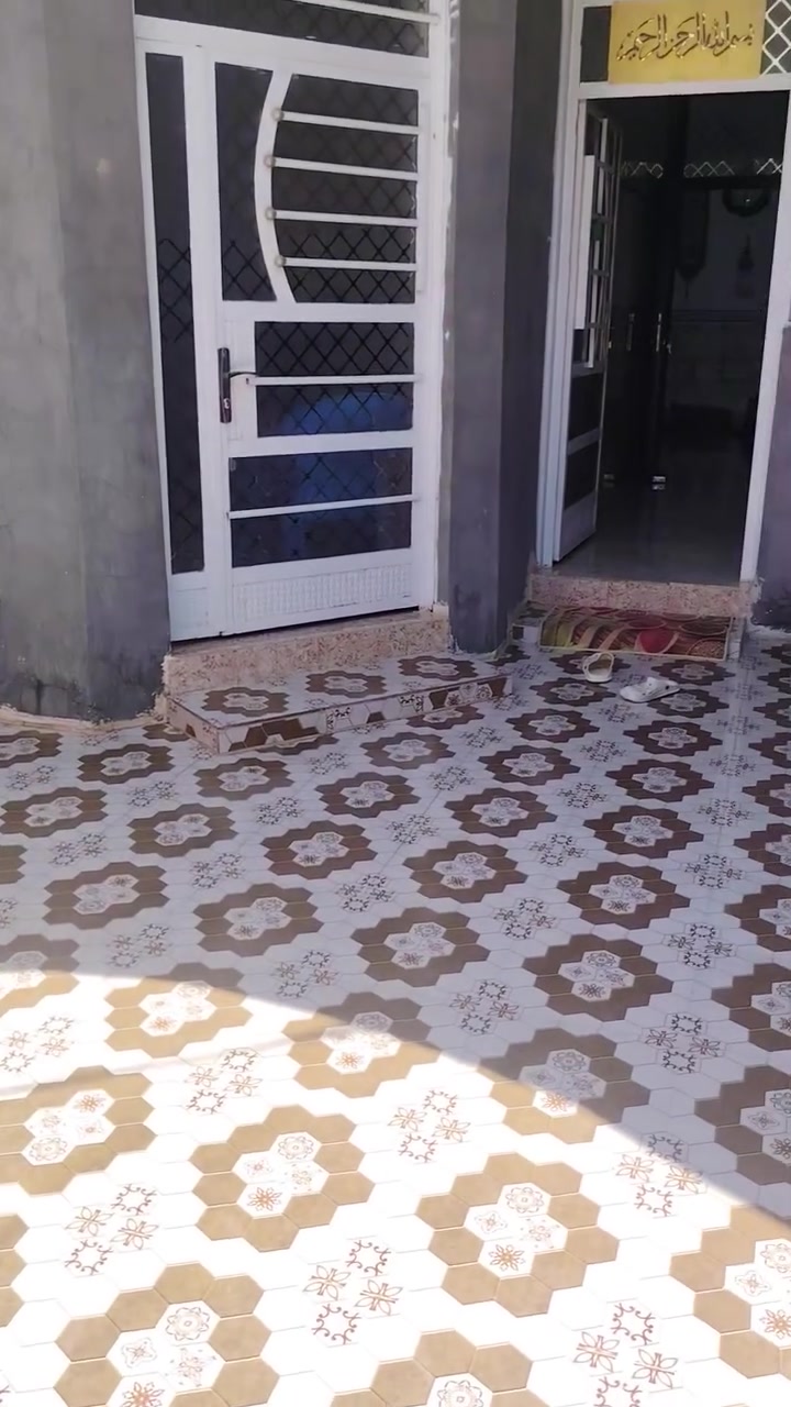سلام عليكم مشتمل ١٢٥ متر لبيع فى الخالص حي شمر مجاور حي زهراء الإتصال على ***********
