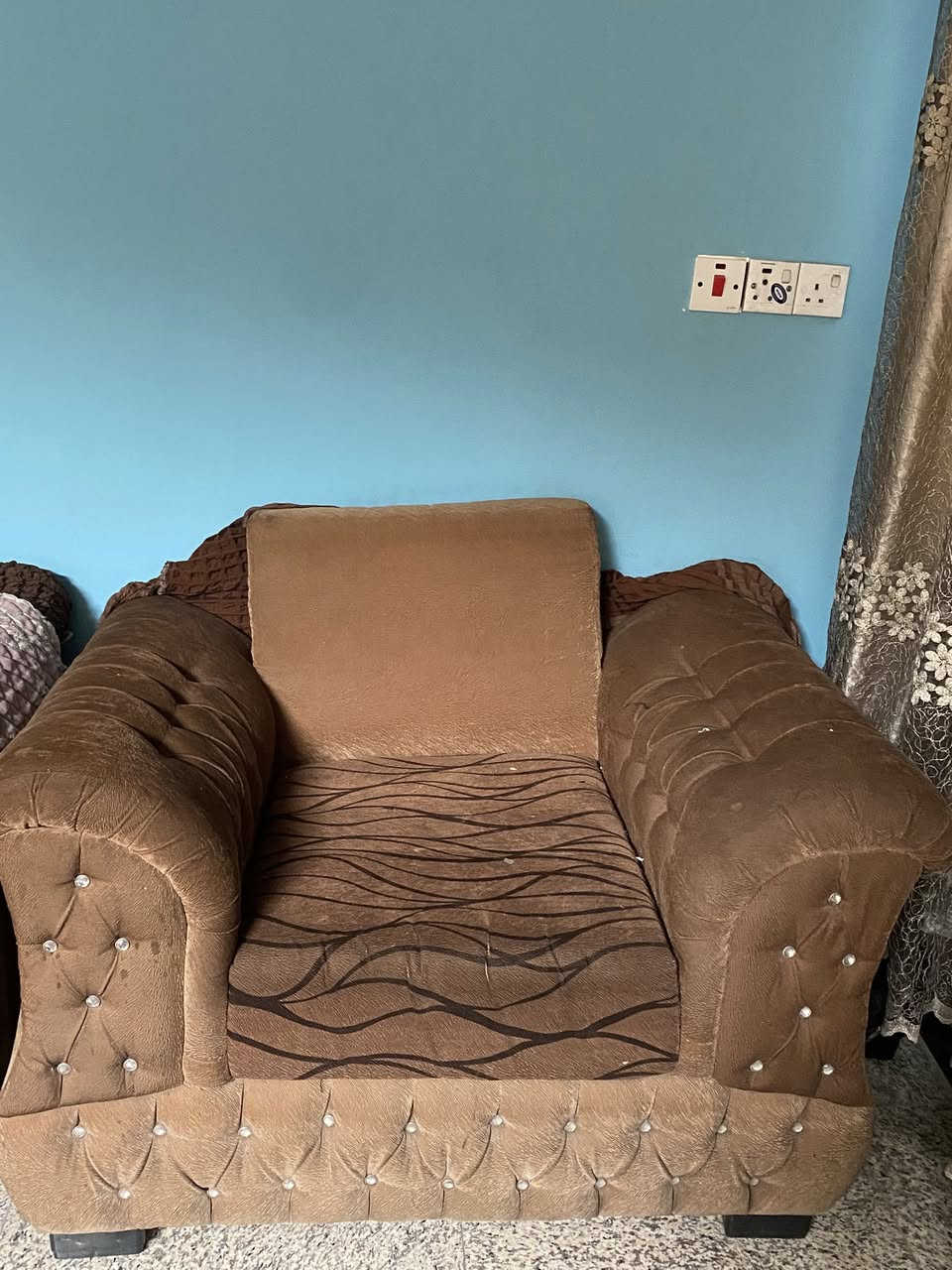 السلام عليكم 
عدنة تخمين للبيع واحد جوزي 10 مقاعد بسعر 150  ‎ألــف
وتخم زيتوني  9 مقاعدمع التلبيسة مالته ب250
وبيهم مجال بسيط للاستفسار ‎أڪــثر الاتصال على ***********
