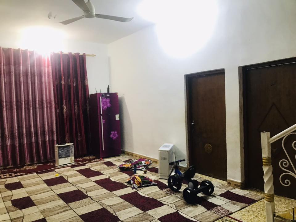 السلا عليكم بيت بحي الحكيم البيت مساحته ٢٩٥ متر ١٣ في ٢٣ نزال يتكون من طابق واحد غرفتين نوم خمسة ونص في اربع امتار ، استقبال سبعة ونص في اربعة وربع كراج يدخل فيه سيارتين ، البيت واقع بين شارع الميناء وشارع الحولي قريب على الحولي بمسافة ٣٠ متر زراعي عقد ٢٥ باسمنا السعر ٦٤ بي مجال بسيط تفاصيل أخرى الاتصال على رقم الهاتف ***********
